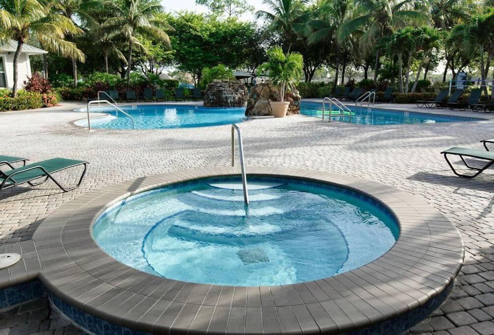 Greenlinks Golf View Villa Flamingo At Lely Resort เนเปิลส์ ภายนอก รูปภาพ